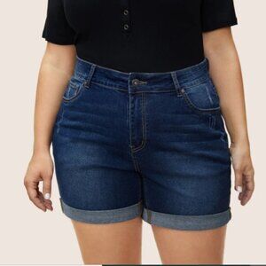 BloomChic Plus Size 3XL Roll Hem Pocket Bodycon Denim Shorts